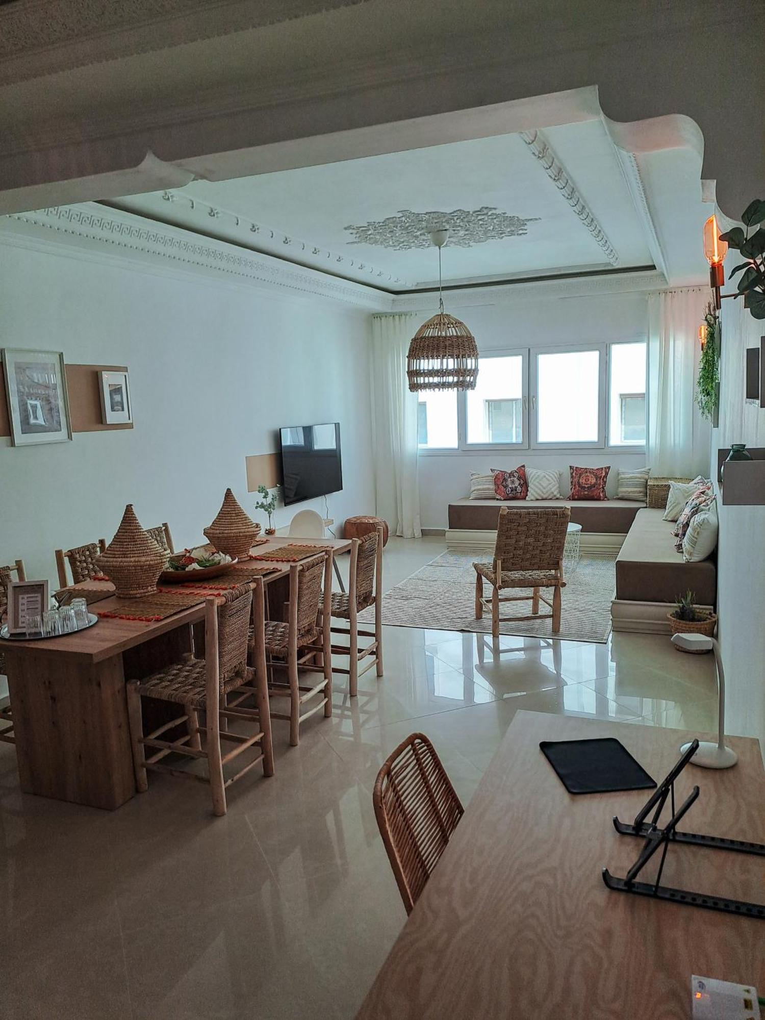 Elegant & Cosy Family Apartment - Central Location In Tanger - Fast Wifi & Netflix *
